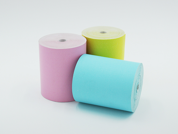 瓶子上的標(biāo)簽紙難去除，教你一招不用小刀刮，幾分鐘快速<i style='color:red'>清理</i>干凈